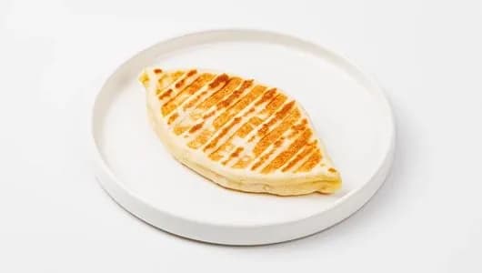 Лепешка с куриной ветчиной и сыром на гриле, кафе 100 г