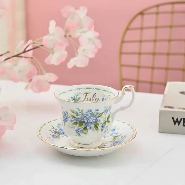 Чайная пара Royal Albert. Серия "Цветок месяца". Англия. Костяной фарфор. Клеймо 70-е гг. Сузуран в мае