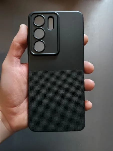 Чехол пупырчатый на Realme C75 черный матовый