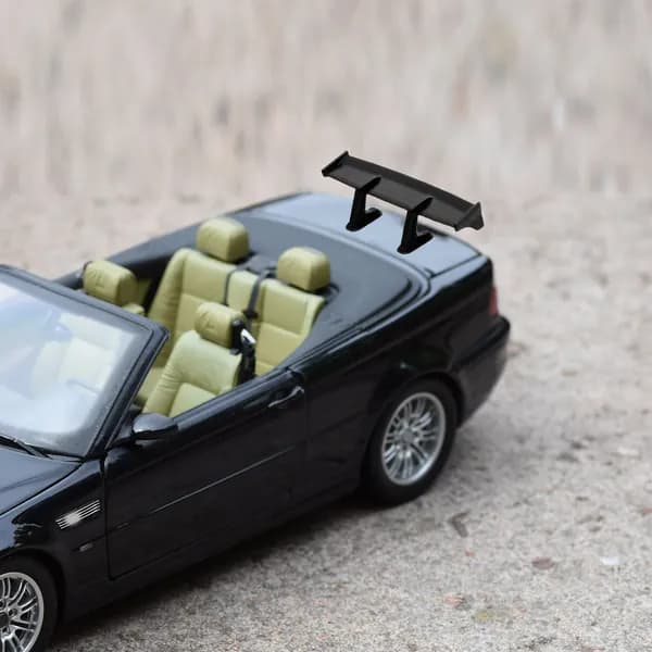 Черное смоляное крыло заднего спойлера для модели гоночной машины 1:64 для декора