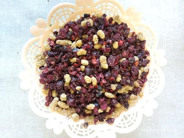 Лакомство для грызунов и птиц Ягодная радость