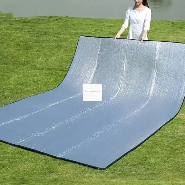 Двусторонний теплоотражающий коврик из алюминиевой плёнки 200x100 см, 0.3 см, для палатки, пикника и пляжа (серебристый).