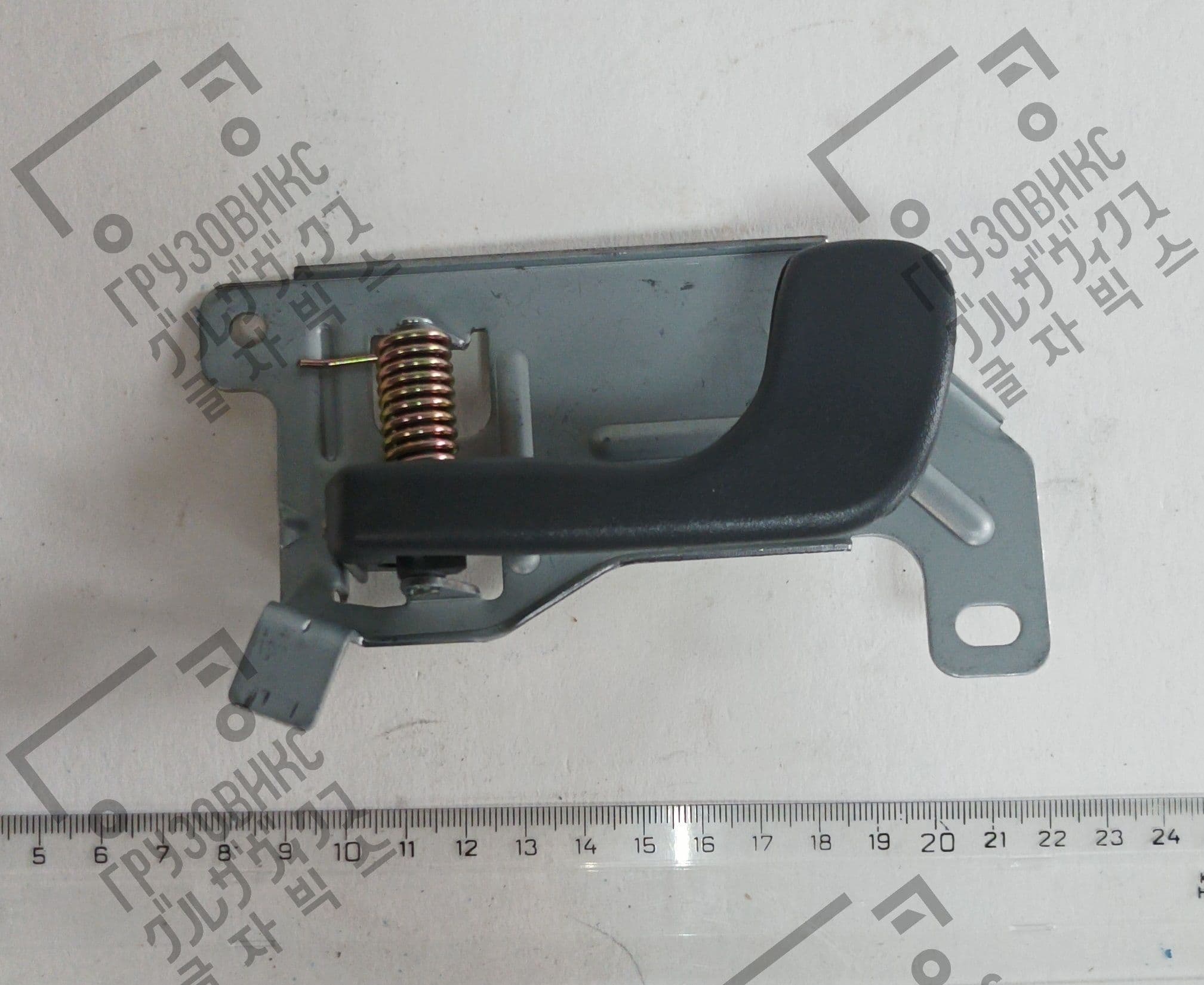 MB01-K015A Ручка двери внутренняя левая для MMC Canter, TAIWAN