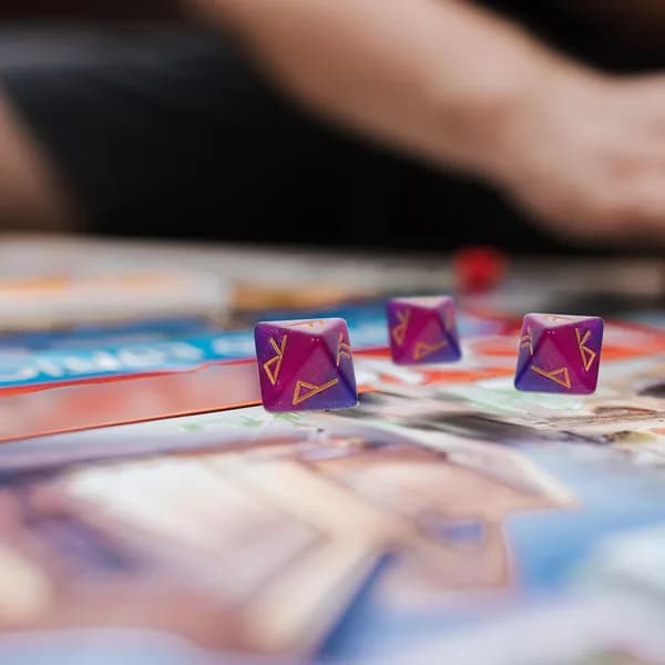 Сиреневые акриловые рунные кубики 3 шт для настольных игр и декора