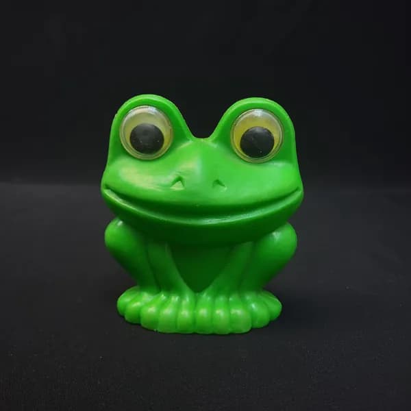 Игрушка пластмассовая винтажная, СССР. Фигурка лягушки с подвижными глазами