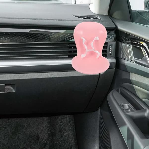 Розовое детское автокресло из пластика для кукол и мелких питомцев с креплением для автомобиля