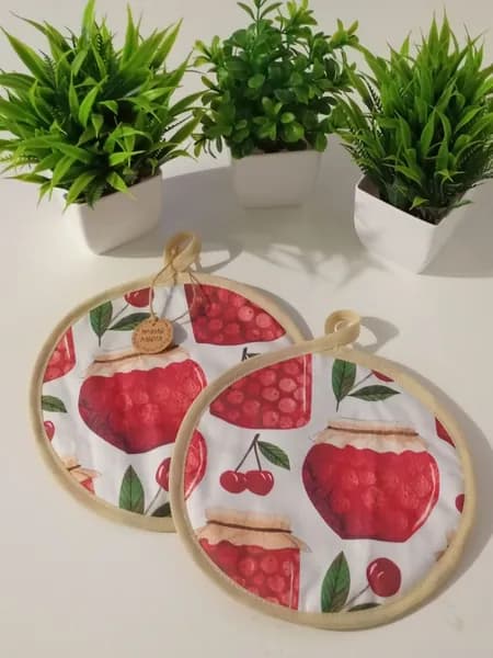 Прихватка для кухни 19x19 см,  2 шт. Баночки с вареньем. Ткань сатин. Наполнитель ватин.