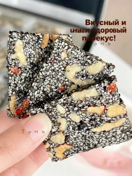 Мягкий пирог с кунжутом, финиками и орехами
