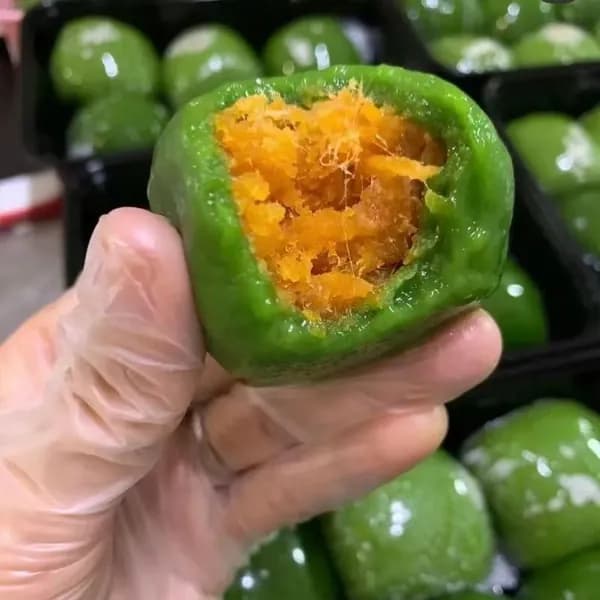 Рисовые шарики с желтковой начинкой