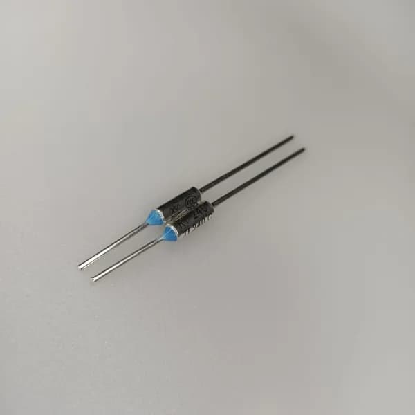 Термопредохранитель 240C 15A 250V