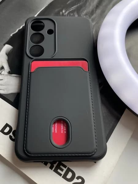 Samsung Galaxy S24 черный с карманом для карт.