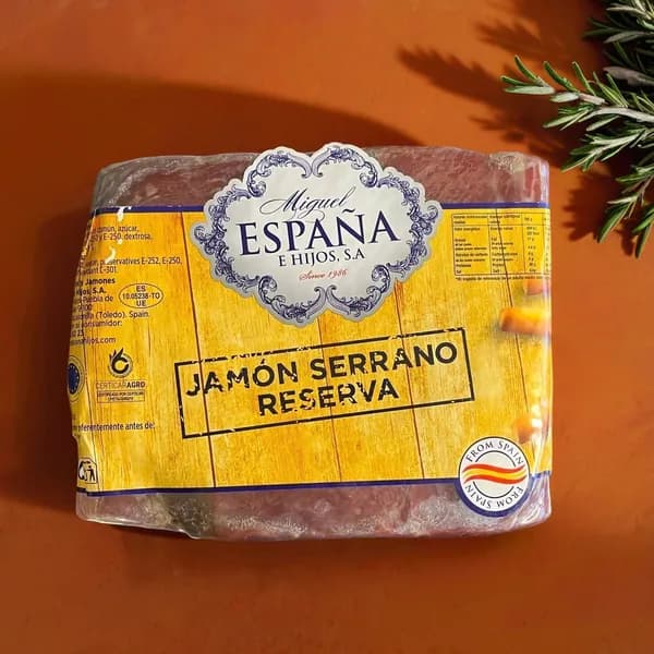 Хамон серрано Espana, до 1050 гр. (отрез от заводского куска в вакууме)