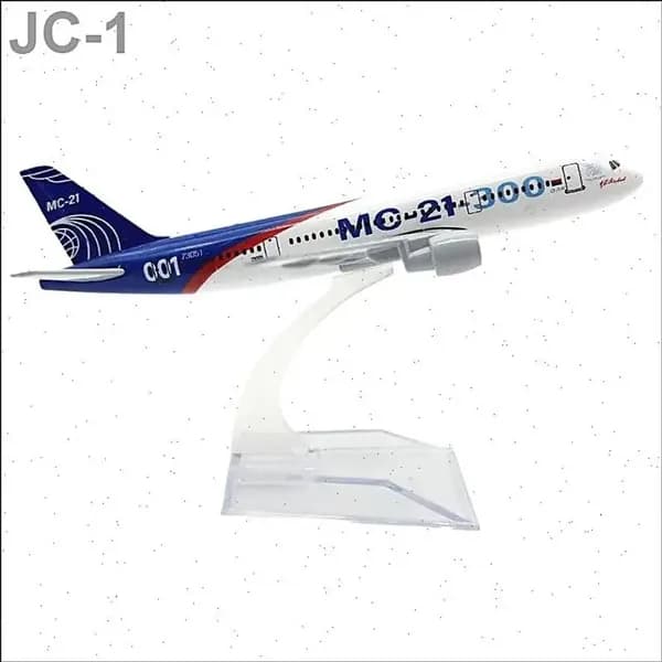 Модель российского MC-21 самолета