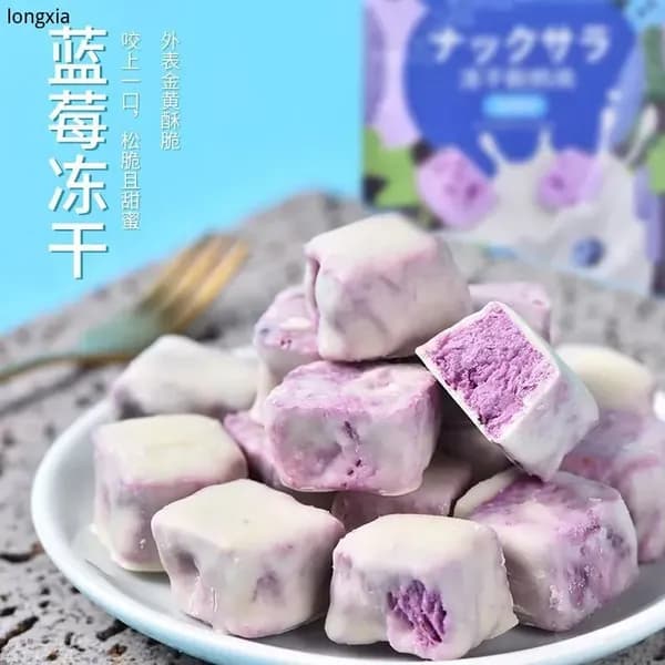 Сублимированные йогуртовые кубики, сочетание вкусов клубники, черники и дуриана, питательные сухофрукты, здоровый перекус без добавок.