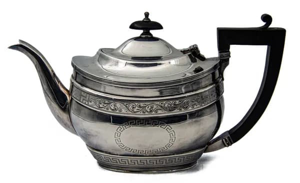 Чайник, 1890-е годы, Англия; мельхиор, серебрение, эбен; 0.7 л.