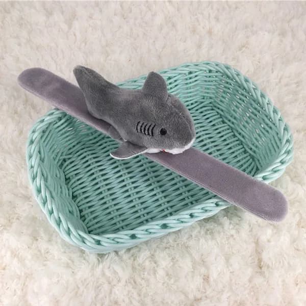 Милый плюшевый браслет Shark Slap