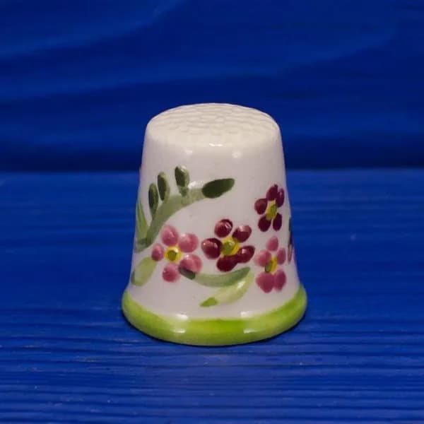 Винтажный фарфоровый наперсток от Franciscan Ceramics, коллекционной серии Thimbles of the World's Greatest Porcelain Houses
