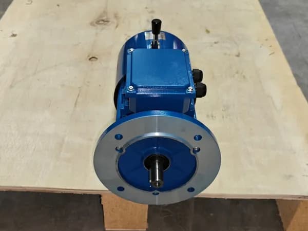 Электродвигатель с тормозом YEJ 90L-6 (1,1/1000) 220/380 IP55 PTC/135 RAL5010 B35