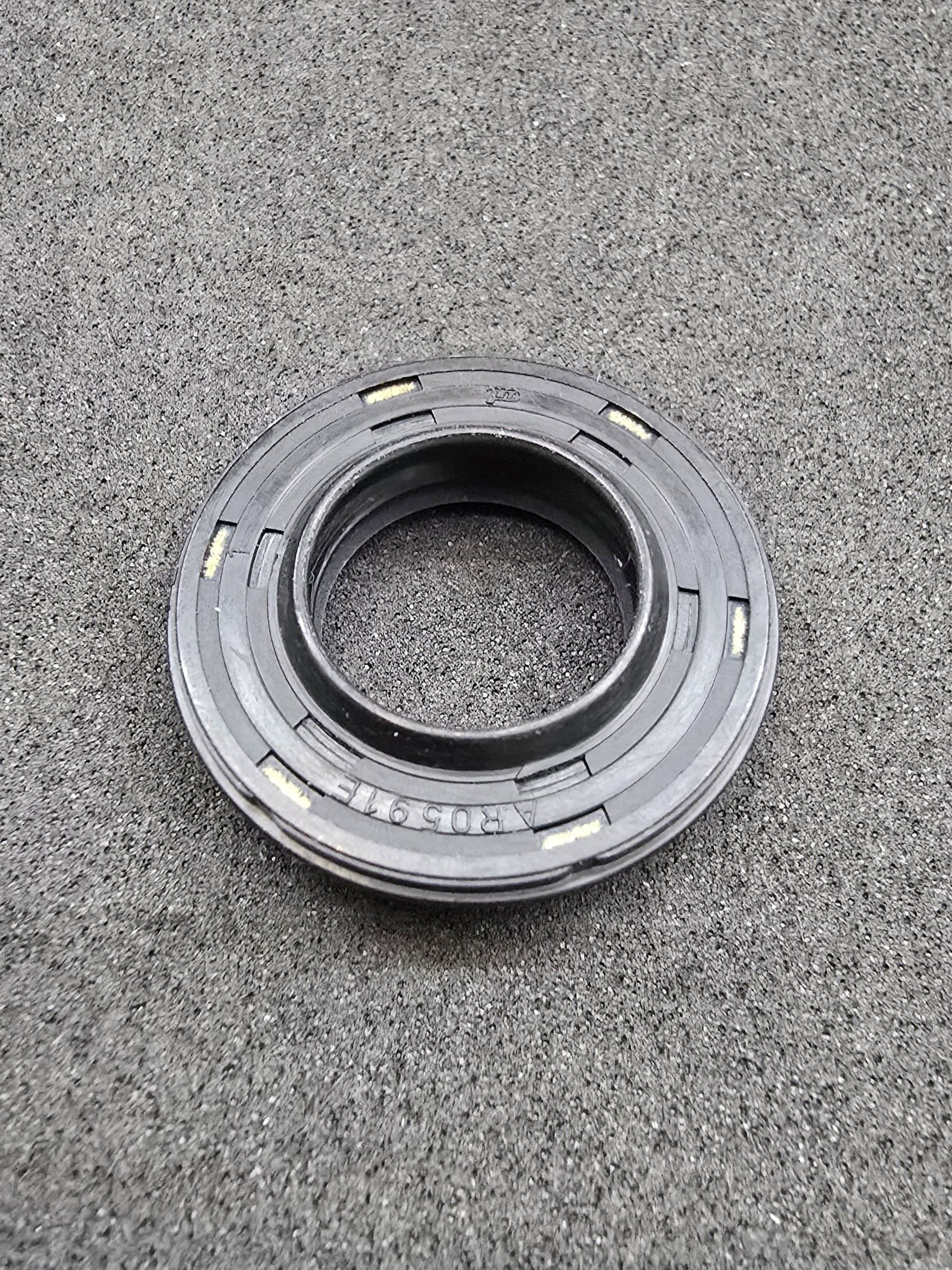 Сальник 15-27-2.2/6.8 TC4WY PET NBR+PTFE AR0591E