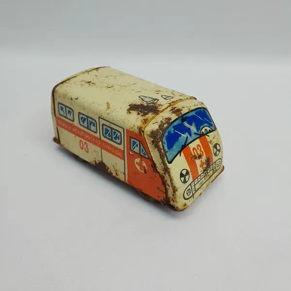 Винтажная фигурка Скорая Помощь 9х4х4 см жестяная СССР