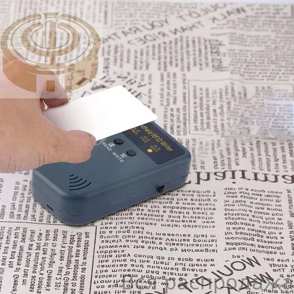 RFID-дубликатор 125 кГц ручной: программатор, считыватель и копировальник карт с ключами