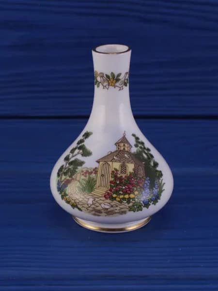 Винтажная миниатюрная ваза с узким горлом от Spode