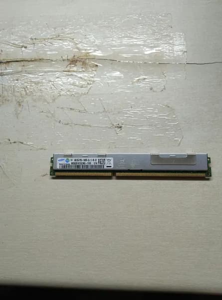 Оперативная память Оперативная память M392B1K70CMO - YH9 1216  PC3L - 10600R-09 - 10 - N0 - D2 DDR3L, 1 x 8 ГБ (M392B1K70CMO - YH9 1216  PC3L - 10600R-09 - 10 - N0 - D2)