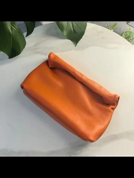 Клатч из натуральной кожи в