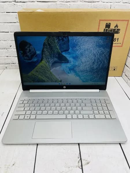 HP 15s-aq2025ur, AMD Ryzen 3 5300U, AMD Radeon Graphics Ноутбук 15.6", RAM 8 ГБ, SSD 256 ГБ, Windows Pro, Русская раскладка