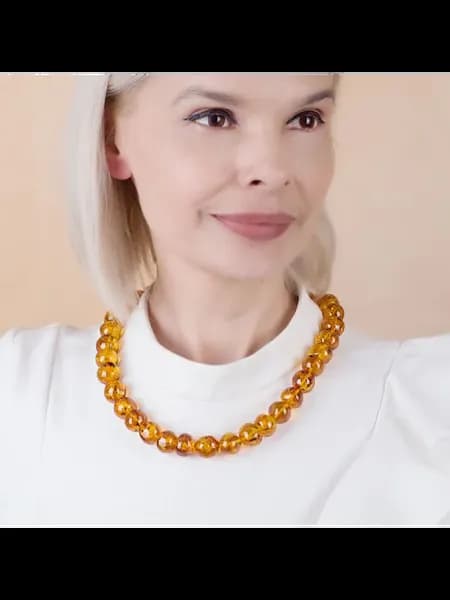 Бусы из коньячного янтаря формы "неидеального" шара крупные
