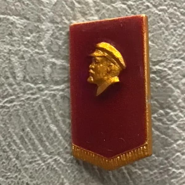 Значок СССР Ленин - знамя Арт 39-329