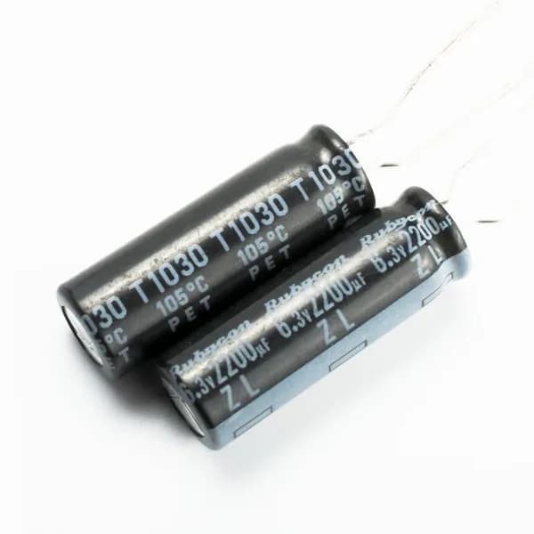 2шт.Rubycon Конденсатор 6.3В-2200мкФ (2200uF-6.3V, -40+105C, 8x23мм)