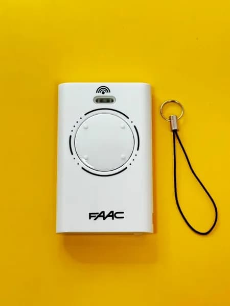 Пульт FAAC XT4 868 SLH четырехканальная частота 3шт