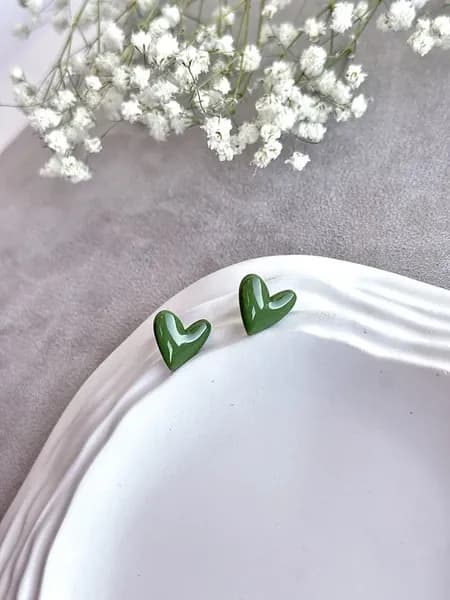 Серьги сердечки оливковые