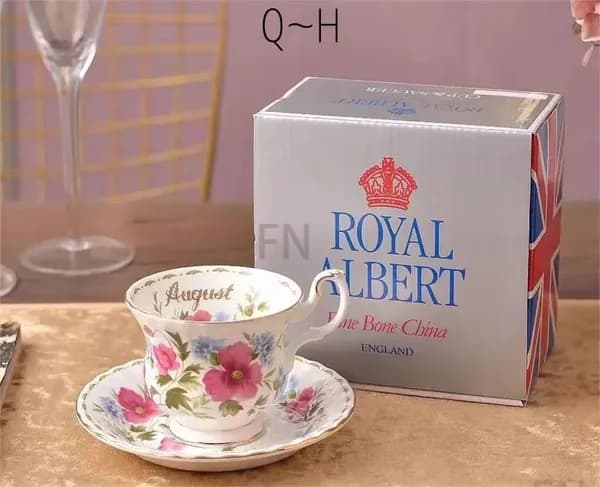 Чайная пара Royal Albert. Серия "Цветок месяца". Англия. Костяной фарфор. Клеймо 70-е гг. Маки в августе