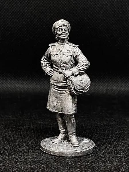 Оловянная фигурка Девушка-санинструктор сержант Красной Армии 1943-1945. Историческая миниатюра, коллекционная модель. Подарок на День Победы 9 мая, 23 февраля, день рождения для любителя истории