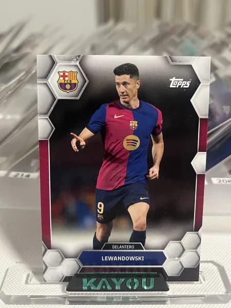 Футбольная карта Topps 2024-25 Роберт Левандовски, Барселона