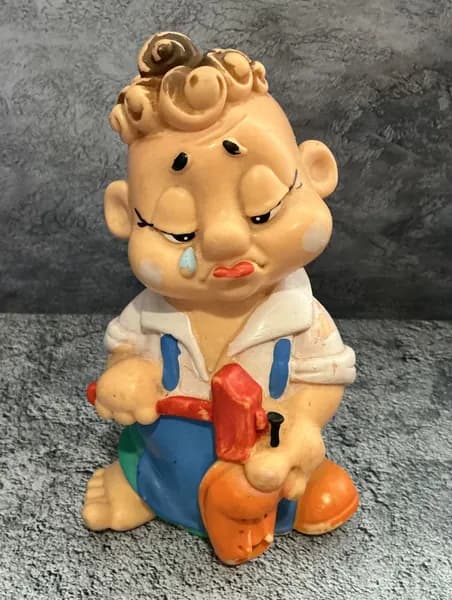 Винтажная резиновая игрушка СССР Юный сапожник