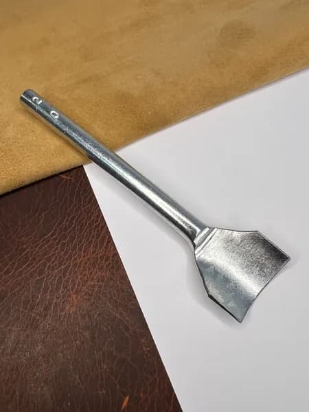 Инструмент для работы с кожей, мехом