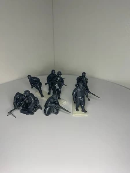 Luftwaffe Field Division Squad (9 бойцов: 7 пехоты + 2 пулеметчика MG-34/42) Масштаб 1/56 (28 мм) Германия ВМВ