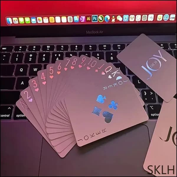 Доир Макрондиньо играет в карты