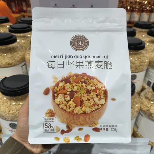 Хрустящая овсяная каша с орехами и сухофруктами из супермаркета