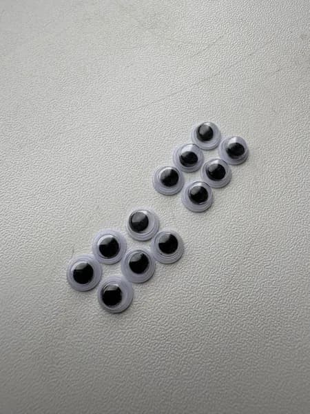 Глаза бегающие пластик 0.7мм.