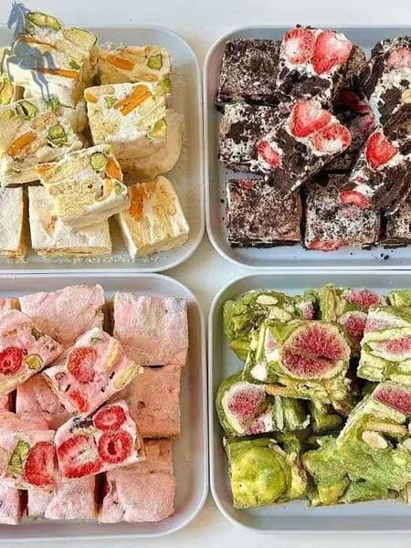 Вкус новогодней сказки! Набор воздушных пирожных с клюквой, 10 шт.