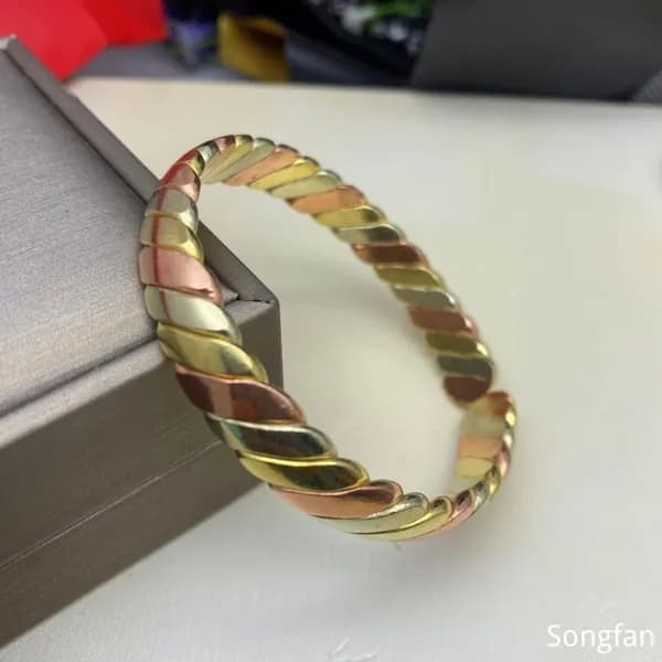 Весна 2026 года новый полированный пластиковый браслет из twisted bronze художественные винтажные аксессуары для экзотической пары
