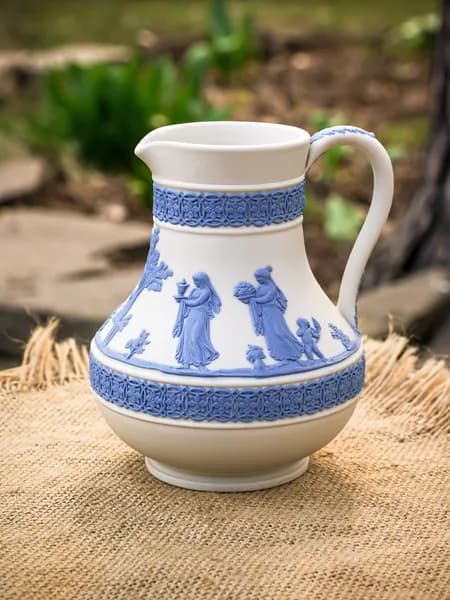 Винтажный кувшин Wedgwood "Sacrifice", Англия, 1979 год