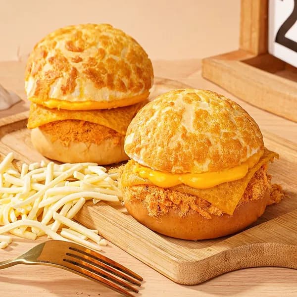 Хлеб с яичной корочкой и начинкой питательный завтрак для студентов