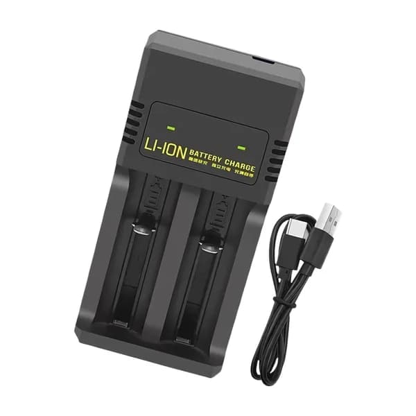 Обычное устройство для аккумуляторов c USB-разъемом и компьютером в комплекте