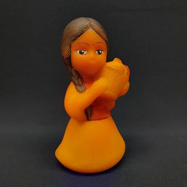 Винтажная резиновая игрушка Грузинка с фруктами, 19 см, СССР