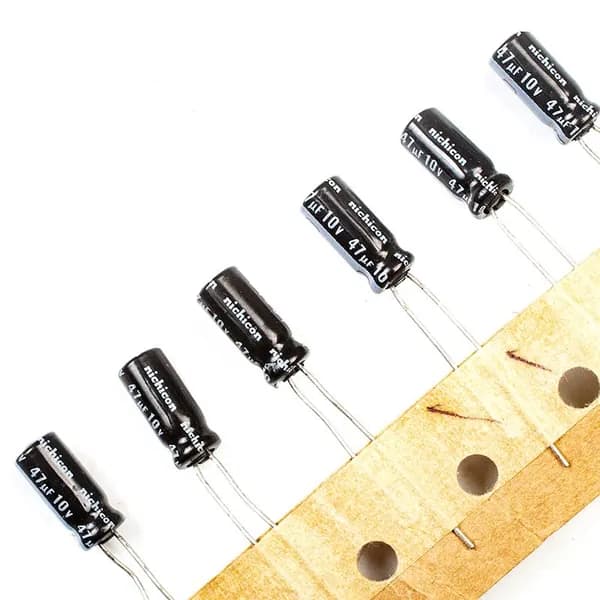 2шт.Nichicon Конденсатор 10В-47мкФ (47uF-10V, -40+105C, 5x11мм)